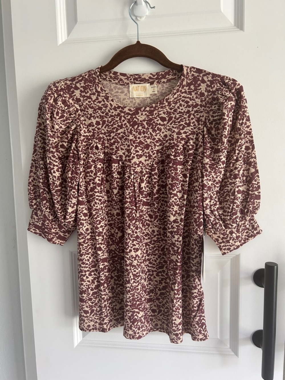 Anthro Nation LA cotton smart & sexy Cream and Mauve Floral Puff Sleeve top S